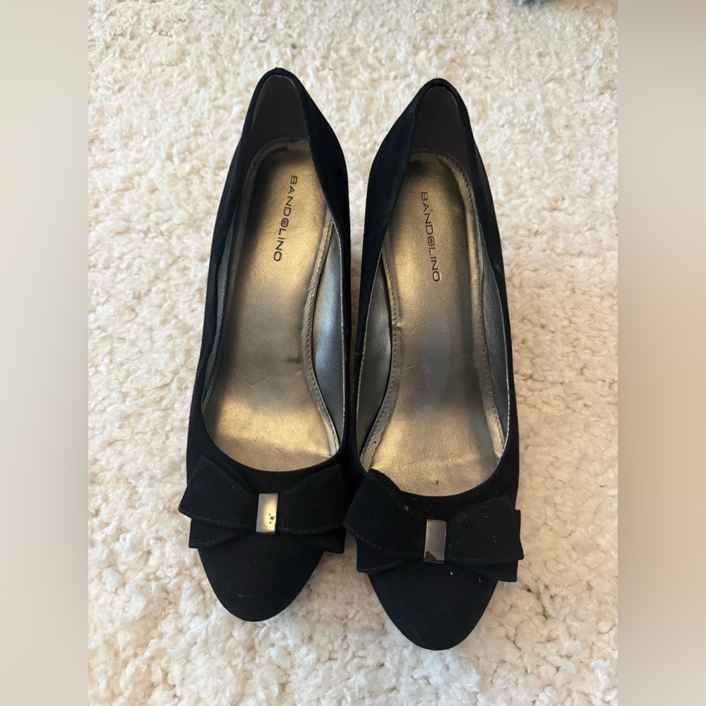 Bandolino Black Heels with Bow Accent